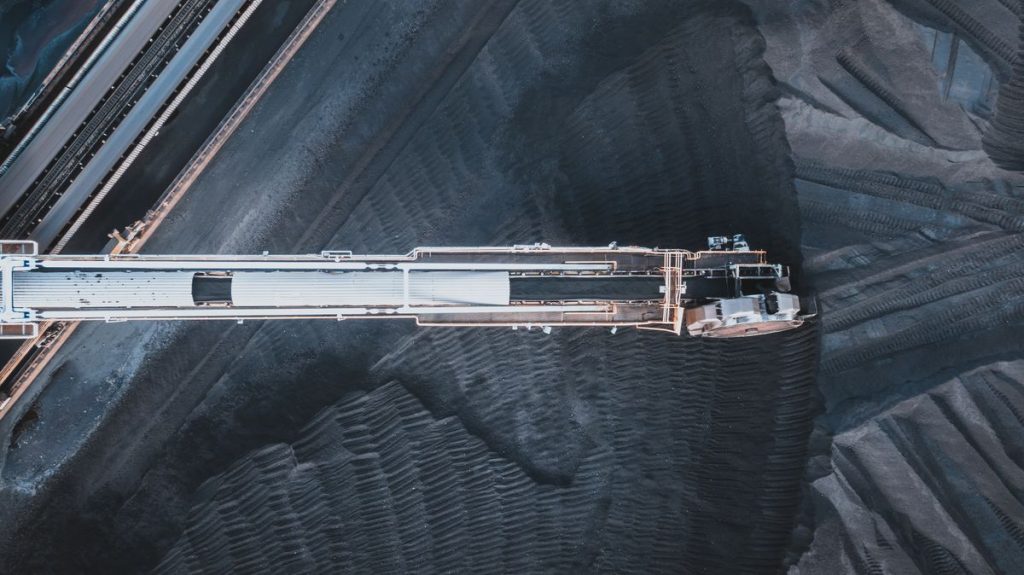 Transportbanden en machineonderdelen krijgen in de praktijk veel te verduren. Met professioneel stralen en conserveren verwijderen we oude coatings, roest en verontreinigingen en voorzien we onderdelen van een nieuwe, duurzame beschermlaag.